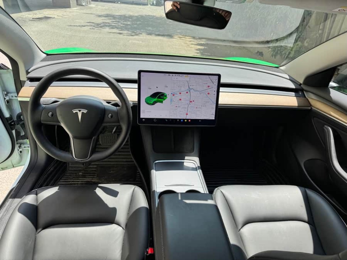 特斯拉 Model 3  2021款 改款 標(biāo)準(zhǔn)續(xù)航后驅(qū)升級(jí)版圖片