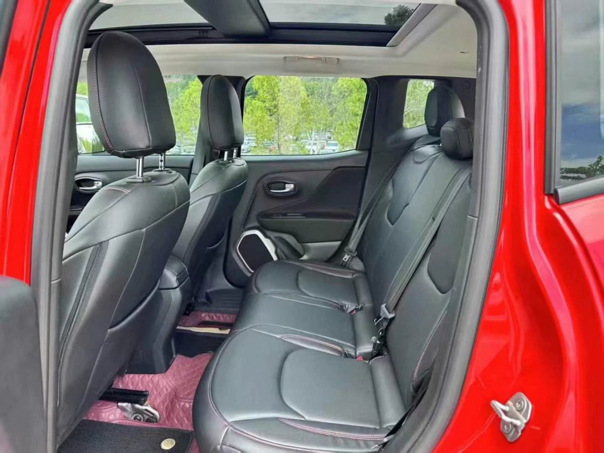 Jeep 自由俠  2018款 互聯(lián)大屏版 180TS 自動高能版圖片