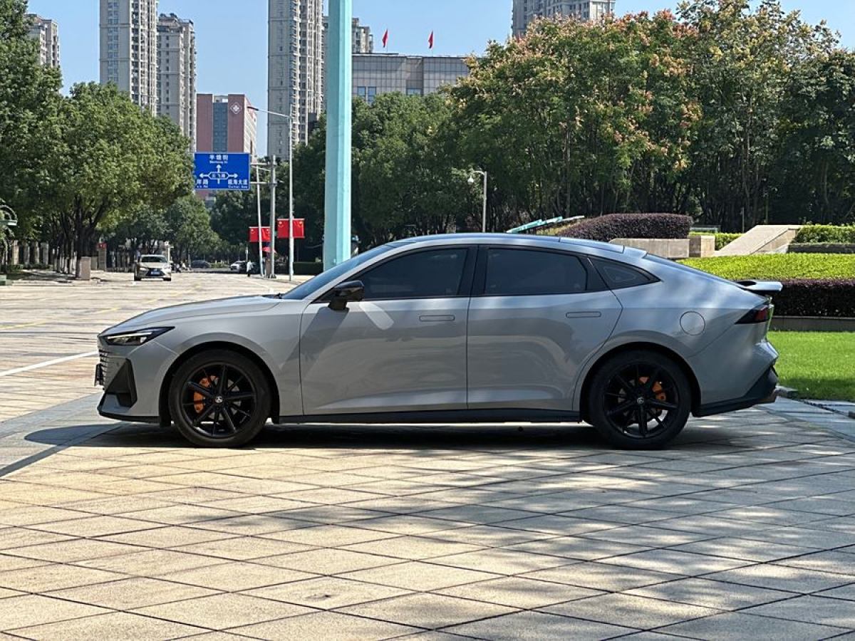 長(zhǎng)安 長(zhǎng)安UNI-V  2022款 1.5T 尊貴型圖片