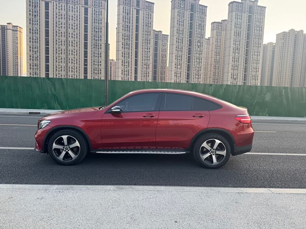 奔馳 奔馳GLC  2022款 改款 GLC 300 4MATIC 轎跑SUV圖片