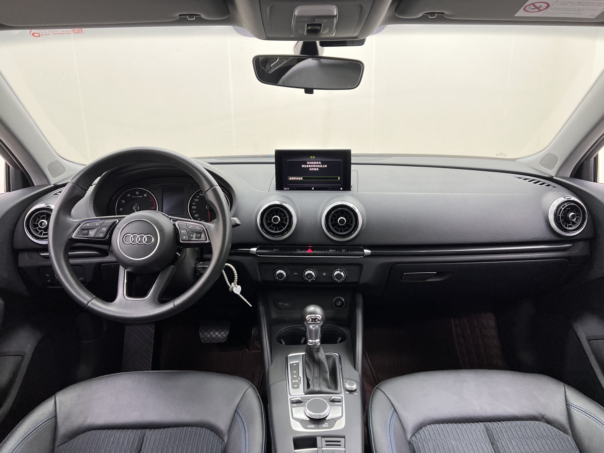 奧迪 奧迪A3  2018款 30周年年型 Sportback 35 TFSI 時(shí)尚型圖片