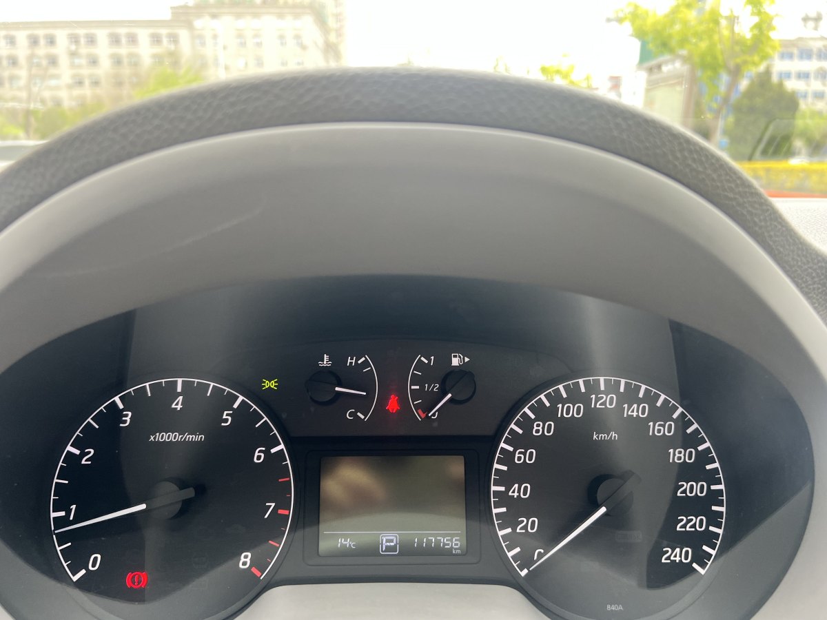 日產(chǎn) 軒逸  2014款 1.6XV CVT尊享版圖片