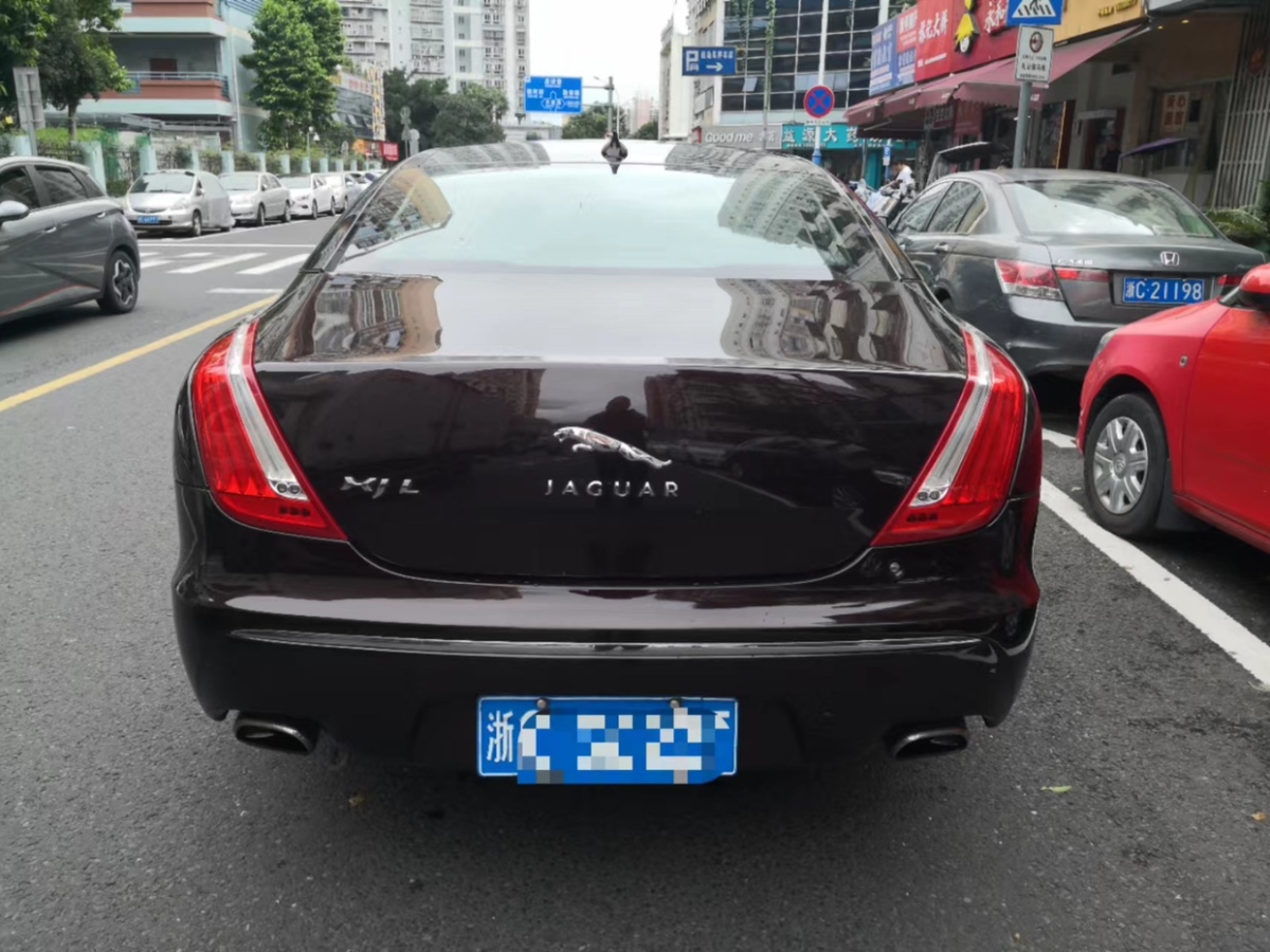 捷豹 XJ  2013款 XJL 2.0T 典雅商務(wù)版圖片