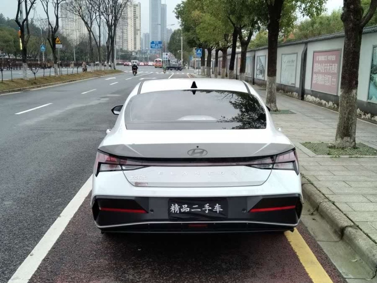 現(xiàn)代 伊蘭特  2023款 1.5L CVT LUX尊貴版圖片