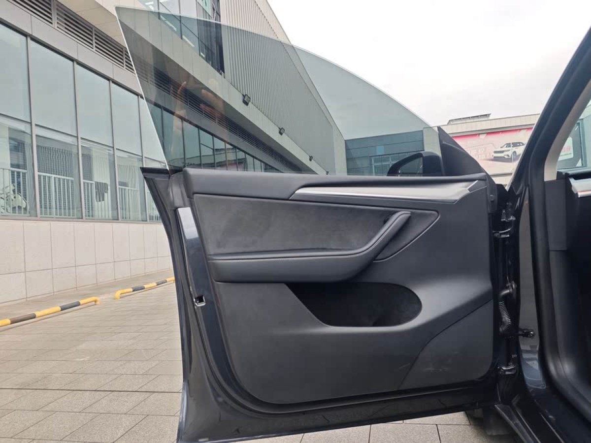 特斯拉 Model Y  2024款 后輪驅(qū)動(dòng)版圖片