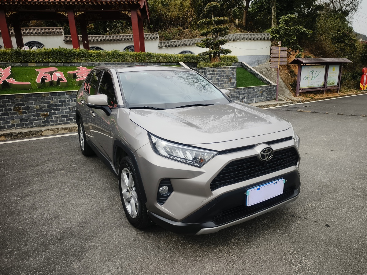 豐田 RAV4  2018款 榮放 2.0L CVT兩驅風尚版圖片