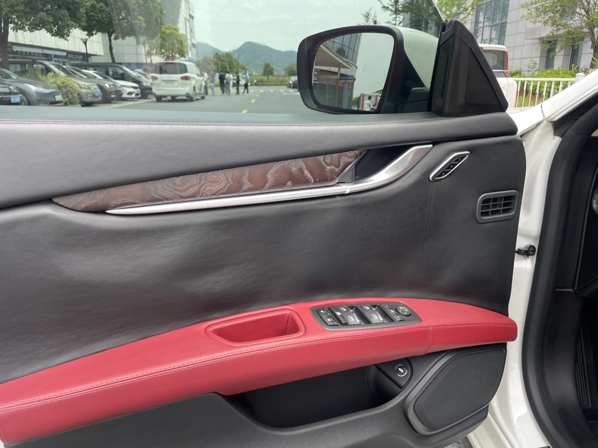 瑪莎拉蒂 Ghibli  2014款 3.0T 標(biāo)準(zhǔn)版圖片