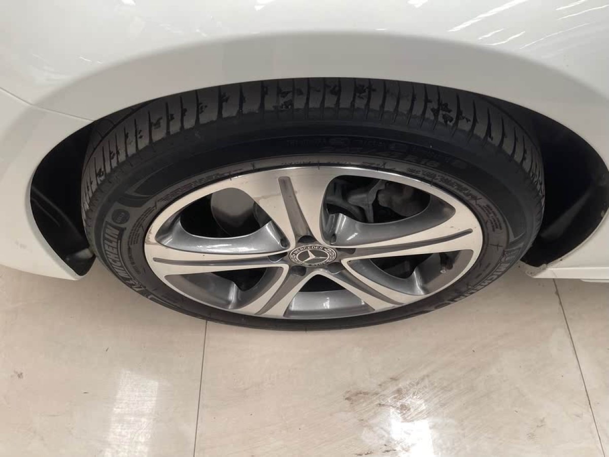 奔馳 奔馳E級(jí)  2019款 E 200 L 運(yùn)動(dòng)型圖片