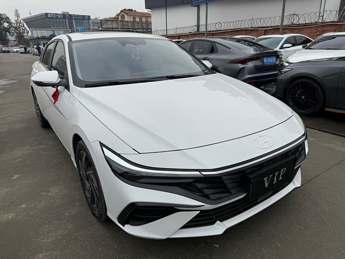 現(xiàn)代 伊蘭特  2023款 1.5L CVT LUX尊貴版圖片