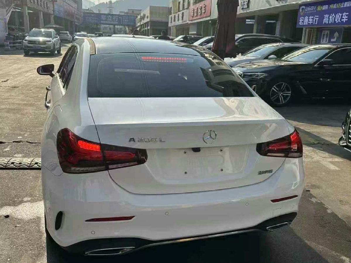 奔馳 奔馳A級(jí)  2019款  A 220 L 4MATIC 運(yùn)動(dòng)轎車(chē)圖片