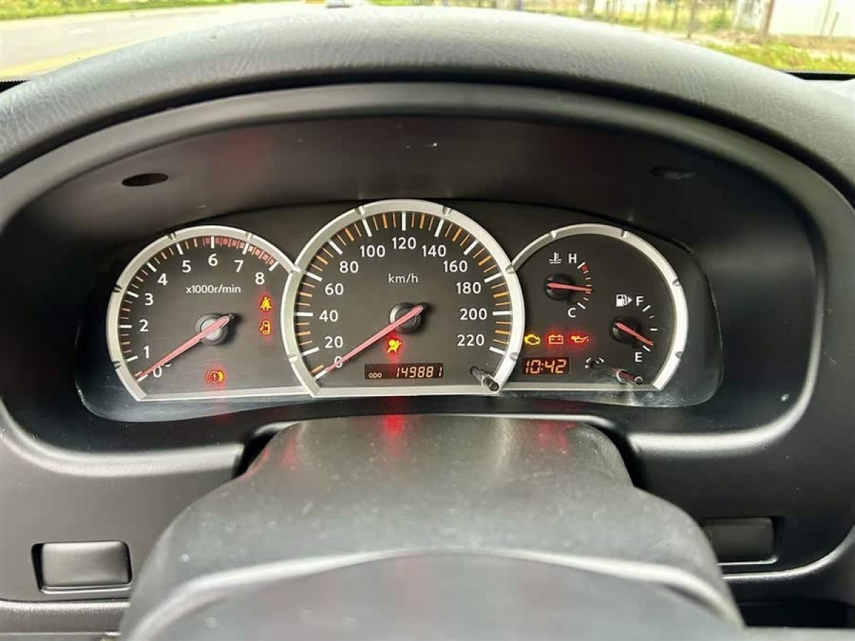 日產(chǎn) 日產(chǎn)帕拉丁  2008款 2.4L 兩驅(qū)標(biāo)準(zhǔn)型圖片