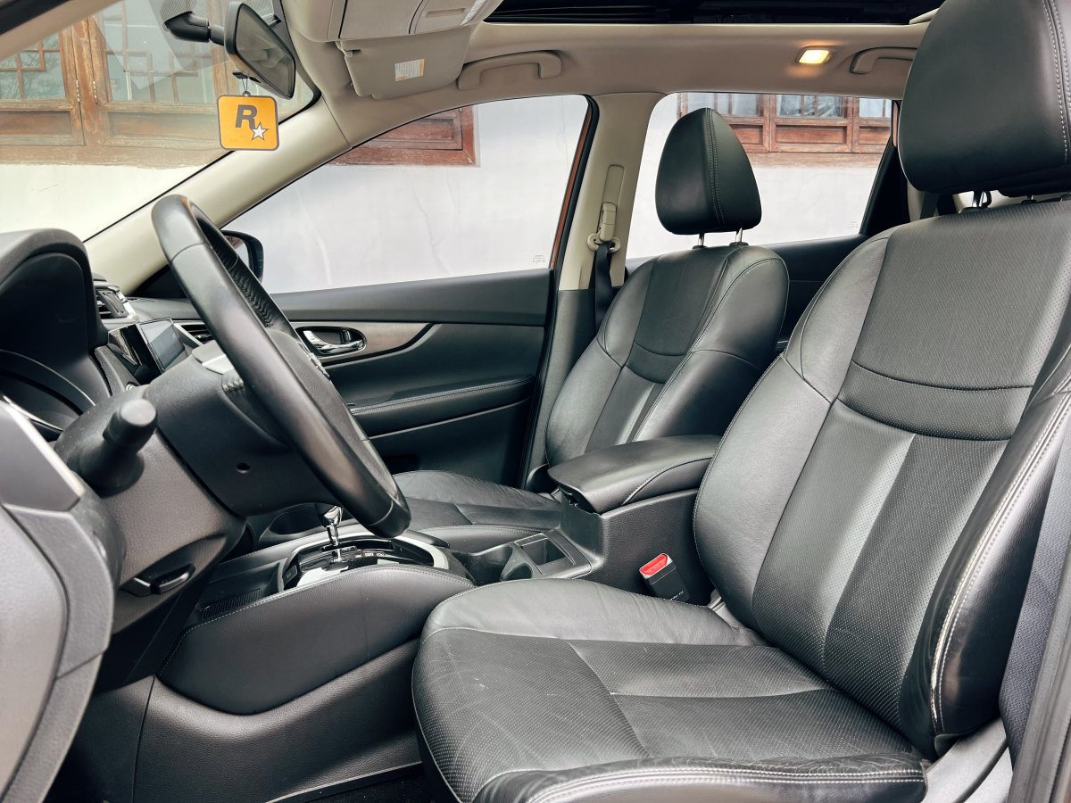 2015年2月日产 奇骏  2015款 2.0L CVT舒适MAX版 2WD