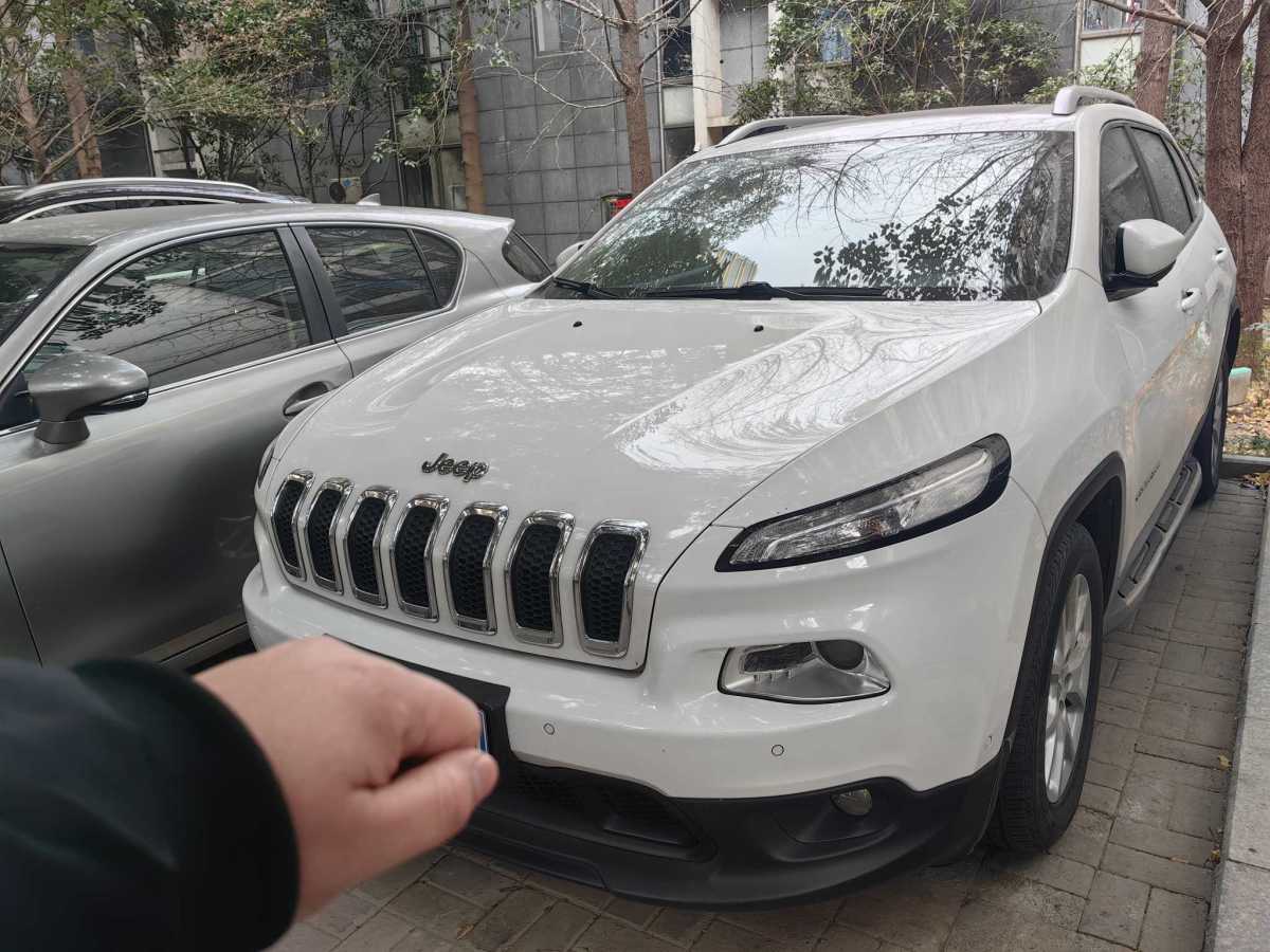 Jeep 自由光  2016款 2.4L 領(lǐng)先版圖片