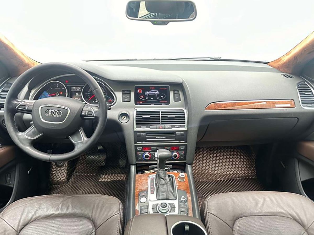 奧迪 奧迪Q7  2012款 3.0 TDI 領(lǐng)先型圖片