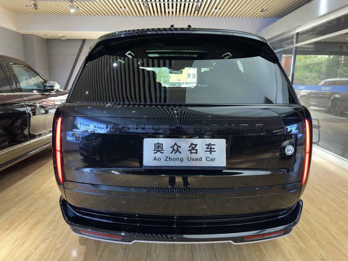 路虎 攬勝  2024款 3.0 L6 400PS 創(chuàng)世加長版圖片