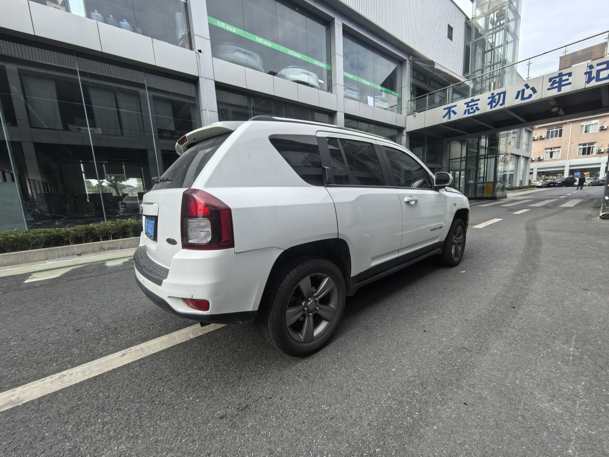 Jeep 指南者  2014款 改款 2.4L 四驅(qū)舒適版圖片