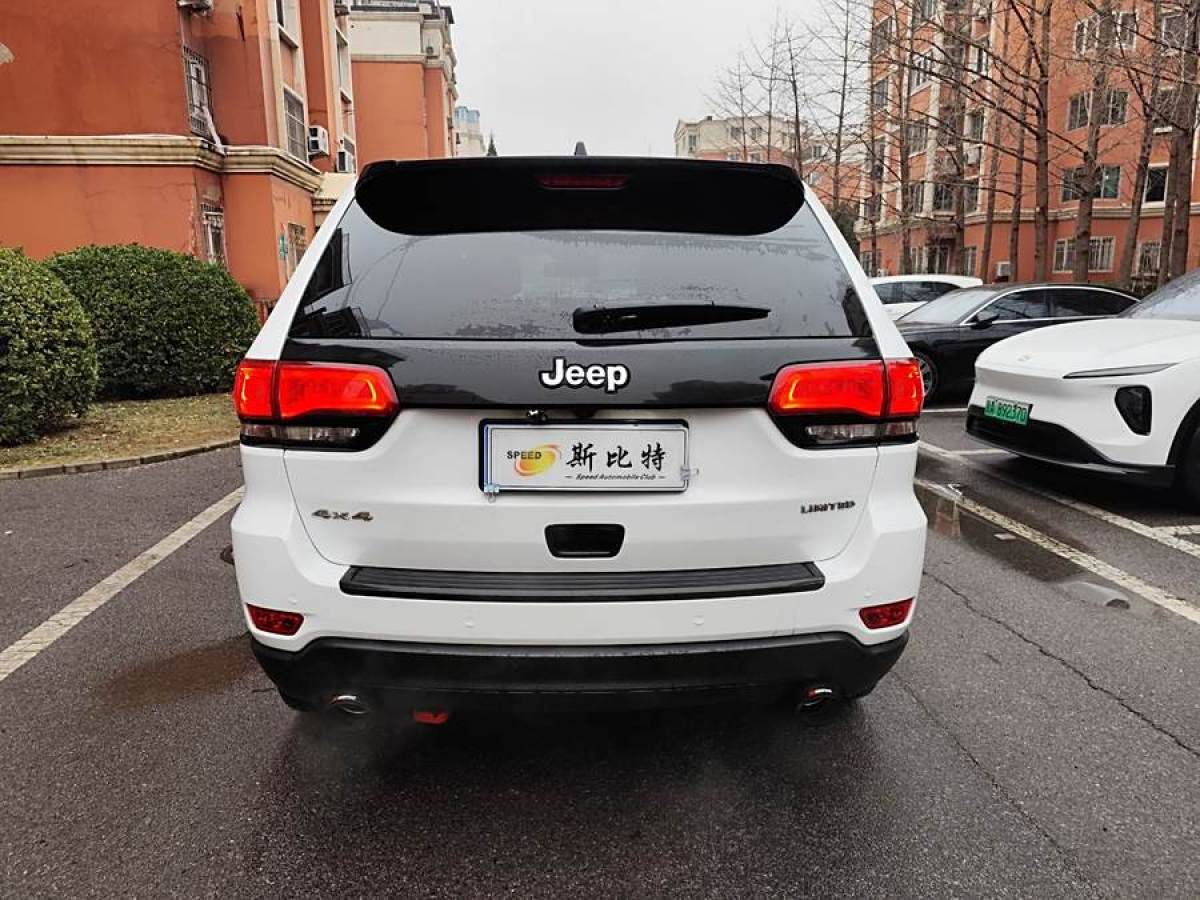 Jeep 大切諾基  2015款 3.0L 舒享導(dǎo)航版圖片