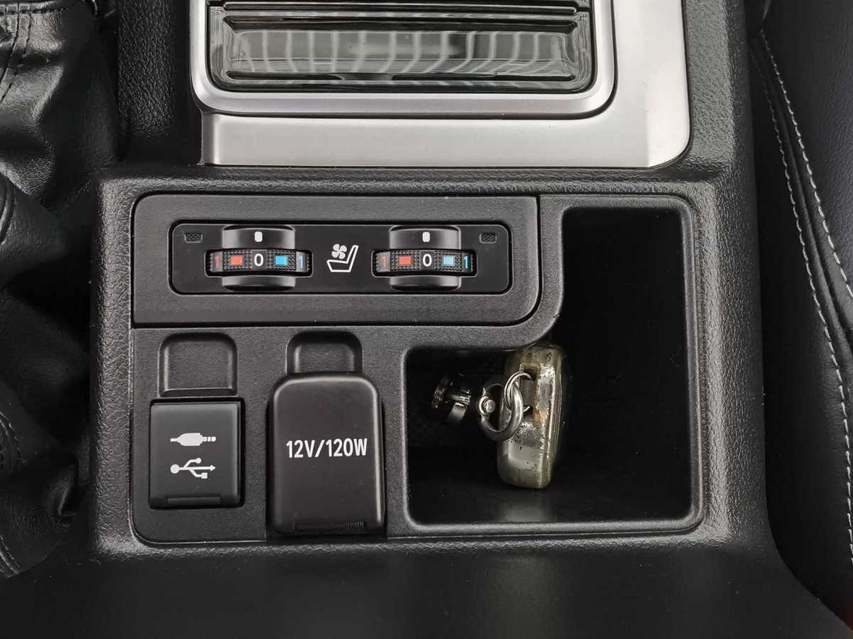 2019年5月丰田 普拉多  2018款 3.5L 自动TX-L NAVI后挂备胎