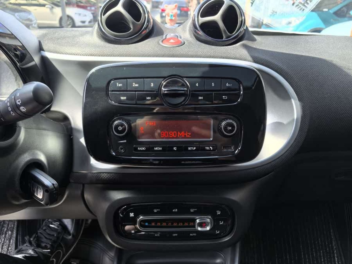 smart forfour  2018款 1.0L 52千瓦激情版圖片