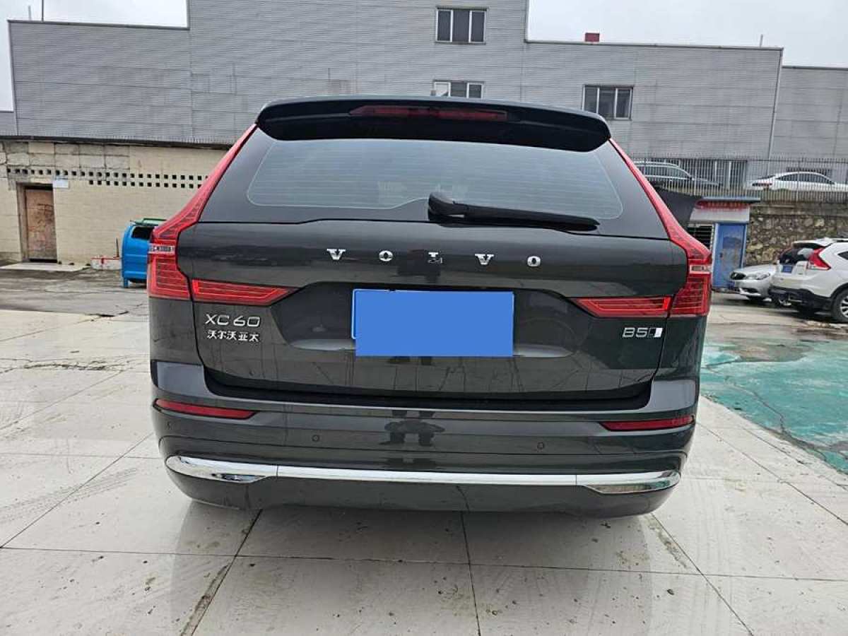 2021年8月沃爾沃 XC60  2022款 B5 四驅(qū)智遠(yuǎn)豪華版