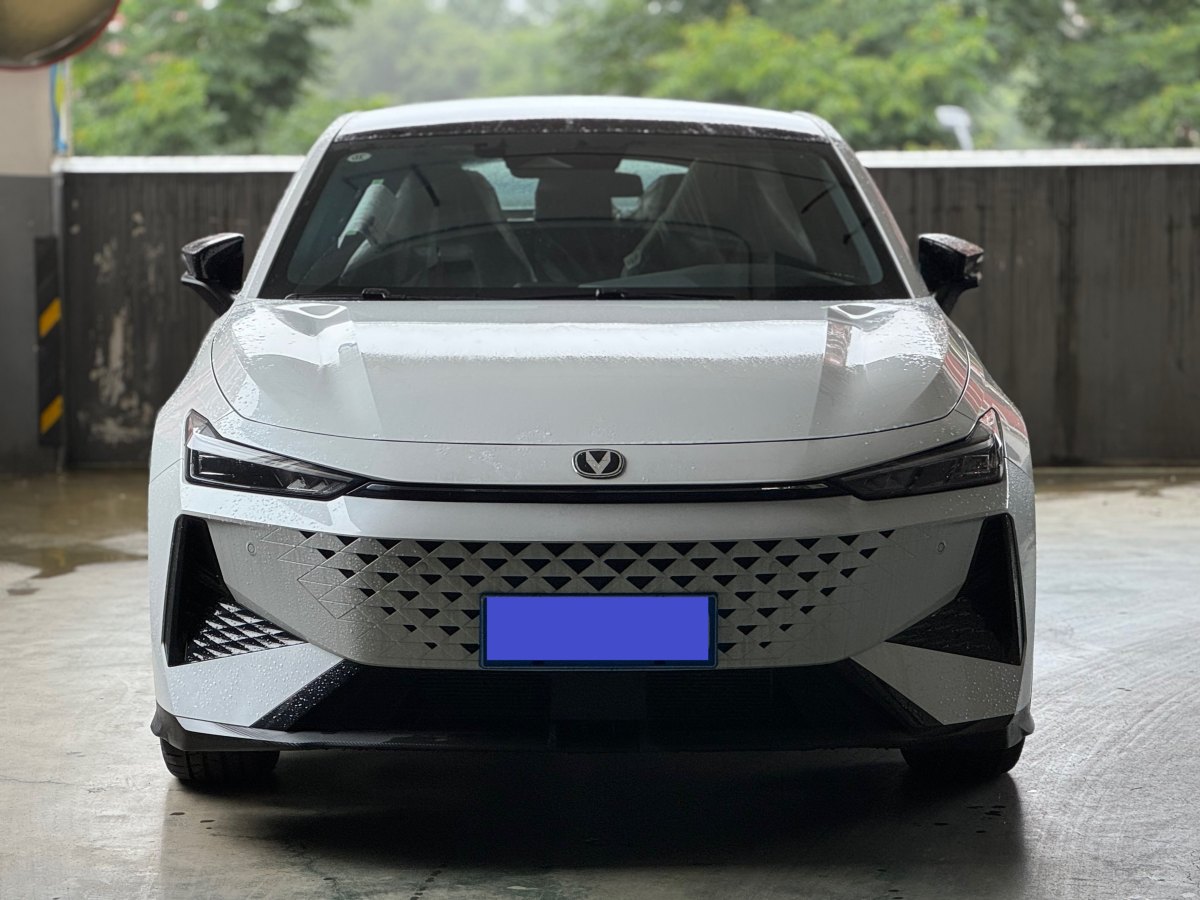 長(zhǎng)安 長(zhǎng)安UNI-V  2024款 1.5T 尊貴型圖片