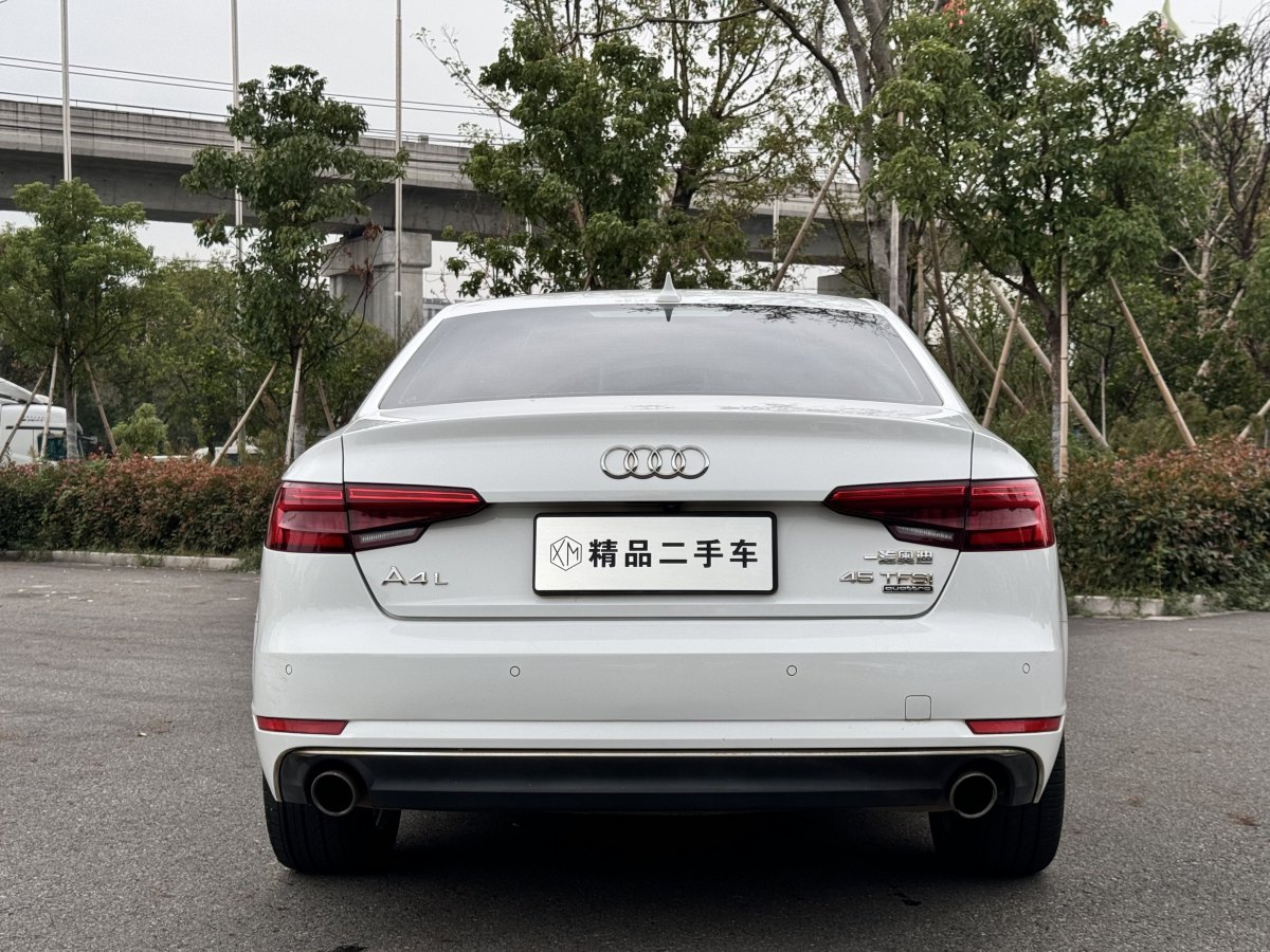 2017年8月奧迪 奧迪A4L  2017款 45 TFSI quattro 運(yùn)動(dòng)型