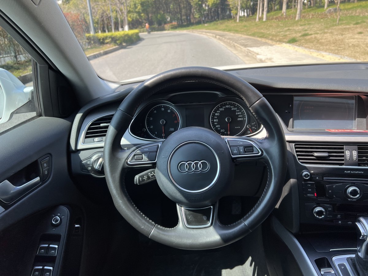 2015年3月奧迪 奧迪A4L  2015款 35 TFSI 自動舒適型