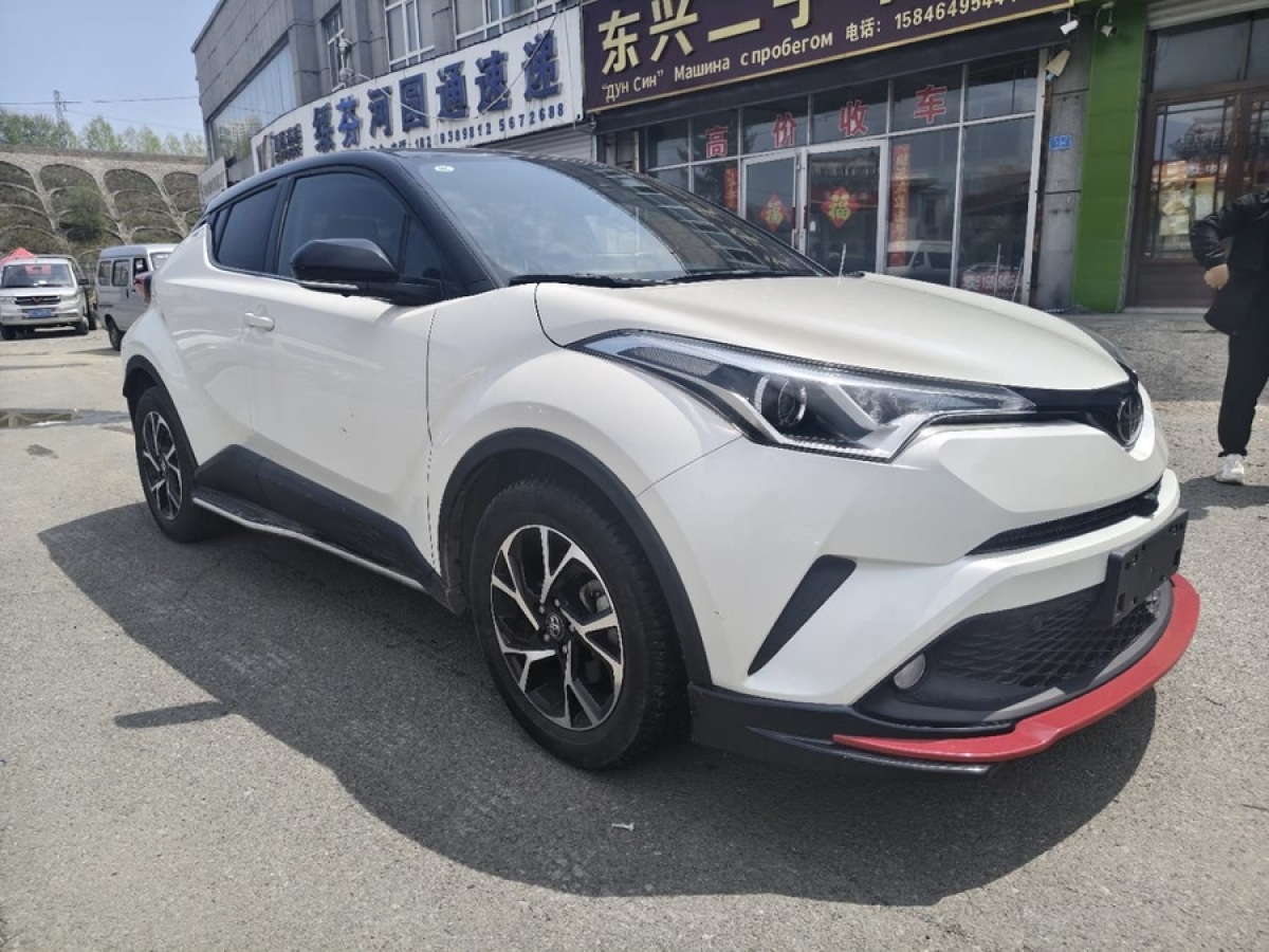 豐田 C-HR  2020款 2.0L 領(lǐng)先版圖片