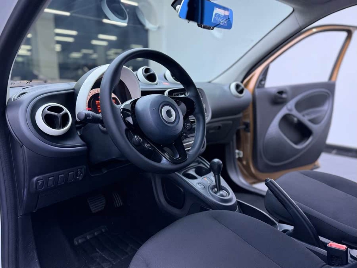 smart forfour  2016款 1.0L 52千瓦靈動(dòng)版圖片