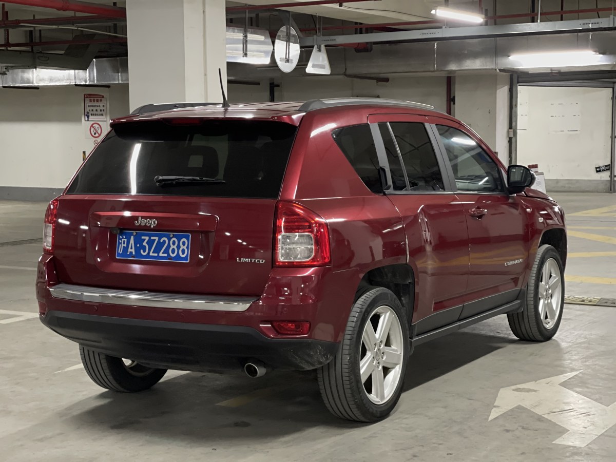 Jeep 指南者  2012款 2.4L 四驅(qū)豪華導(dǎo)航版圖片