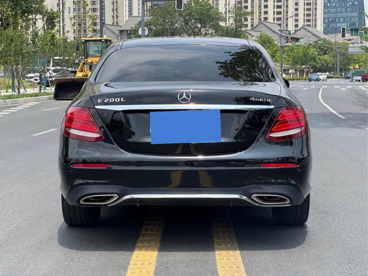 奔馳 奔馳E級(jí)  2019款 E 200 L 運(yùn)動(dòng)型 4MATIC圖片