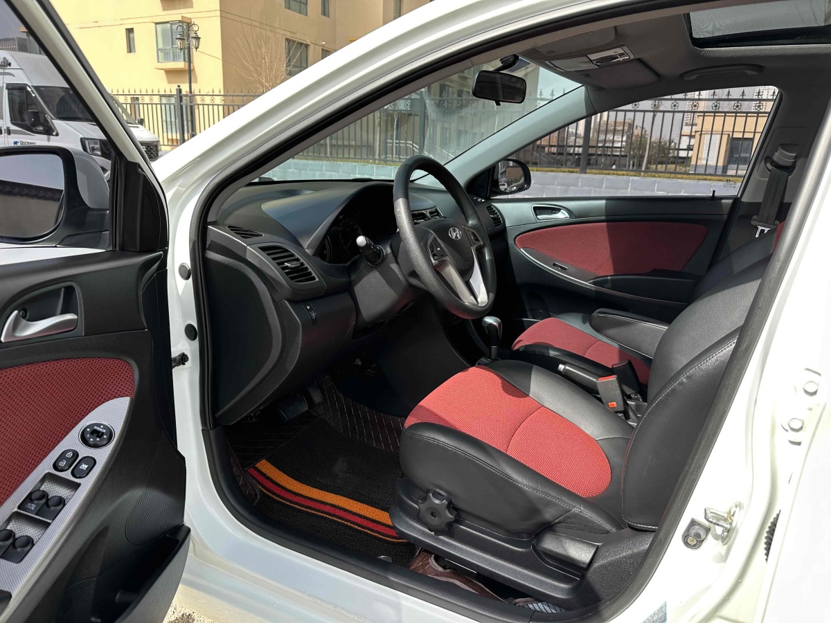 現(xiàn)代 瑞納  2014款 1.6L 自動(dòng)領(lǐng)先型GLX圖片