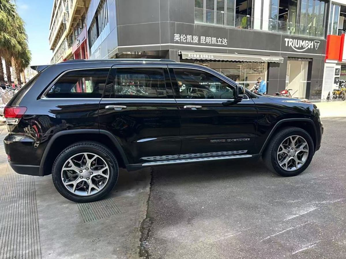 Jeep 大切諾基  2020款 3.0L 精英導航版圖片