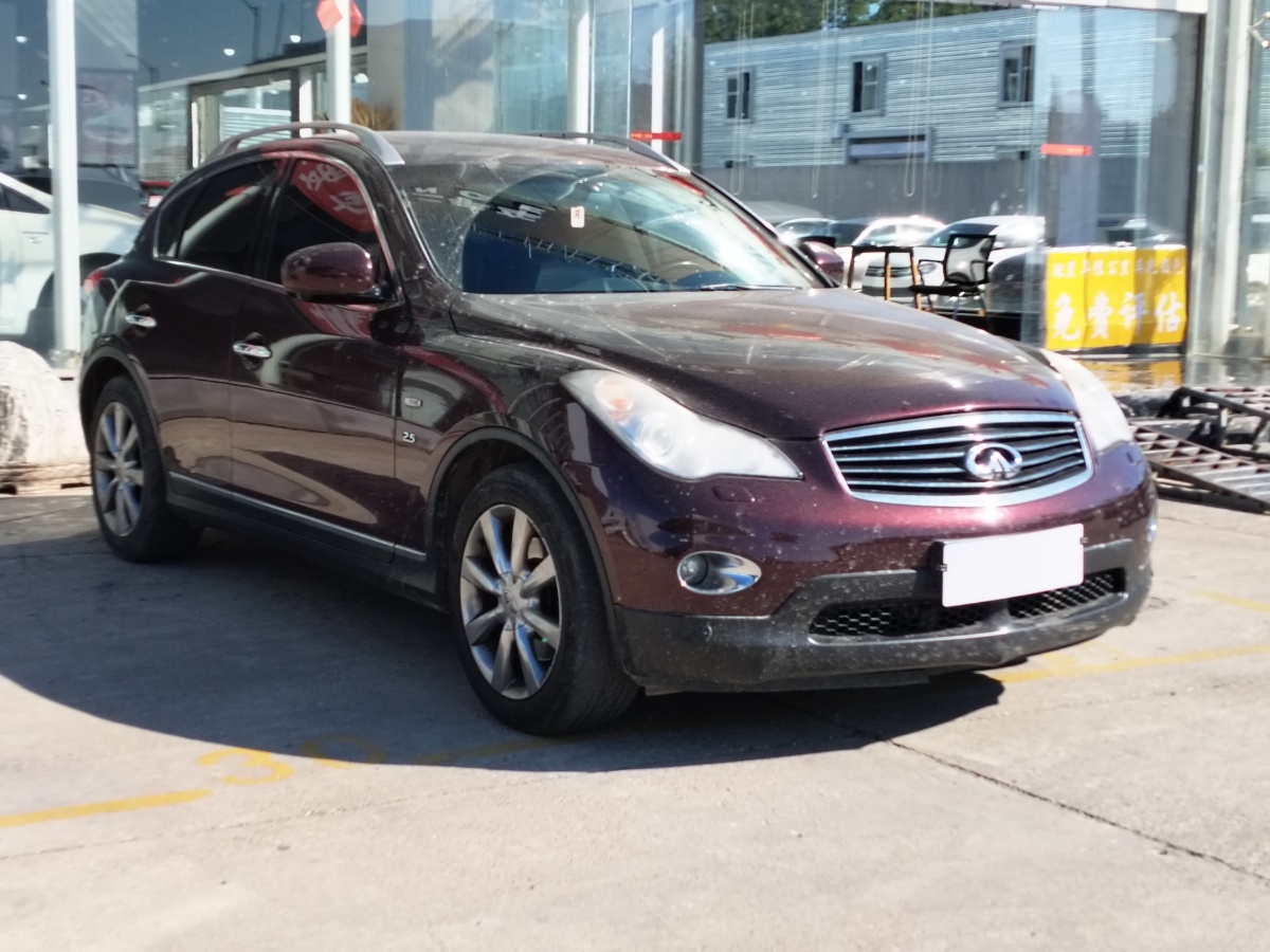 2013年12月英菲尼迪 QX50  2013款 2.5L 四驅(qū)優(yōu)雅版