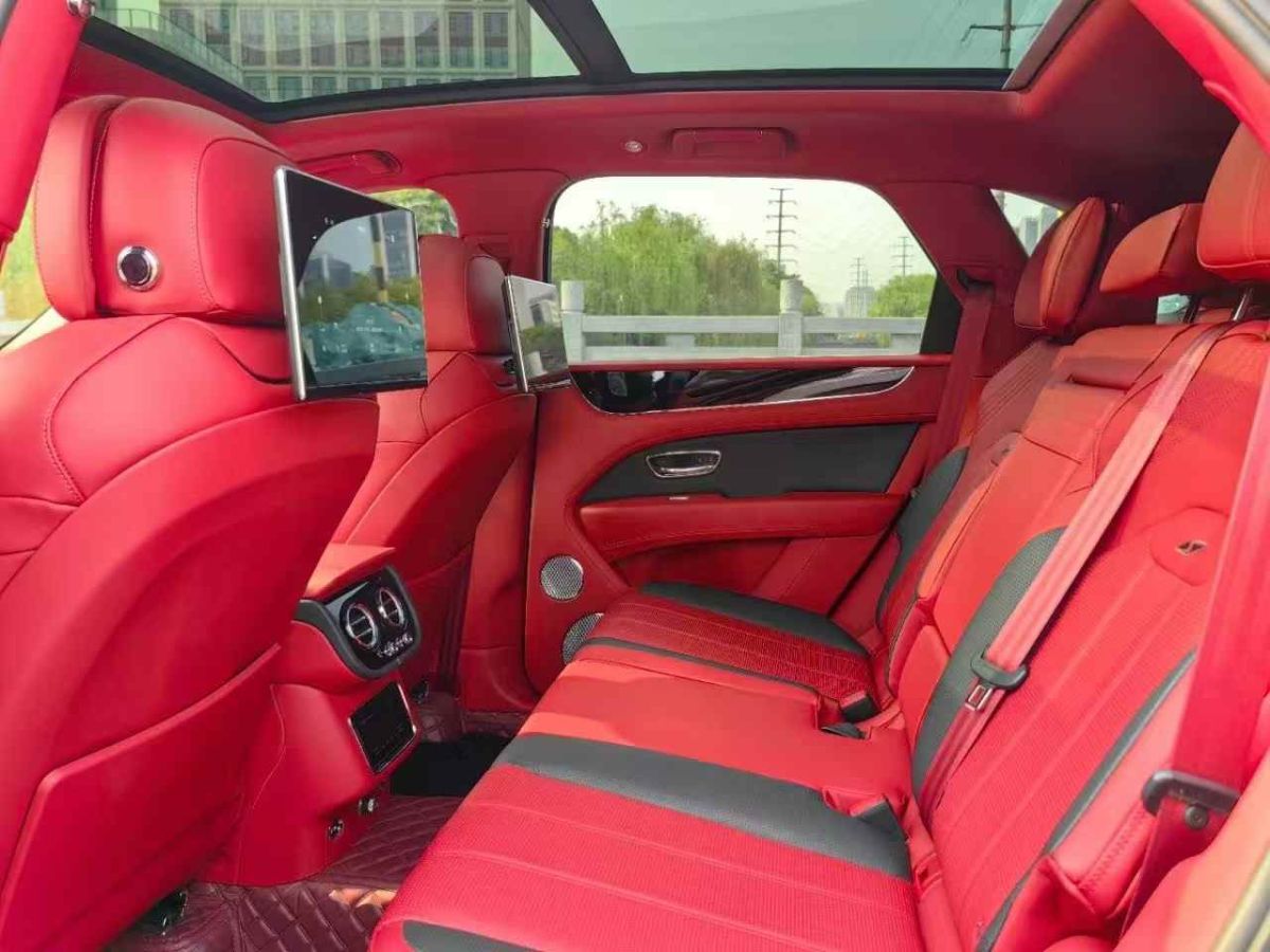 賓利 添越  2023款 4.0T V8 長軸距版圖片