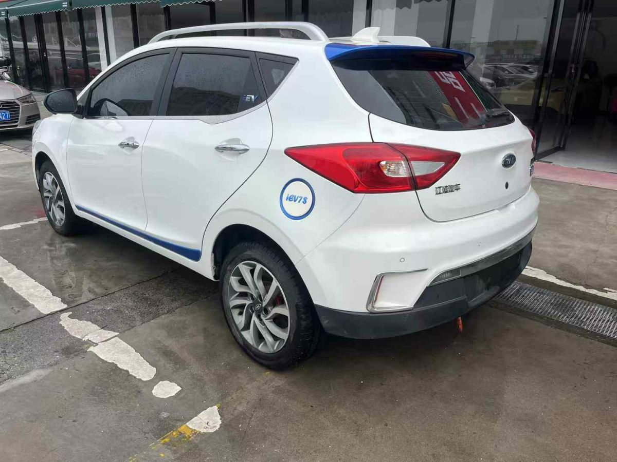 五菱 五菱榮光V  2019款  1.5L廂式運(yùn)輸車實(shí)用型圖片