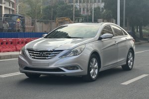 索纳塔 现代 2.0L 自动豪华版