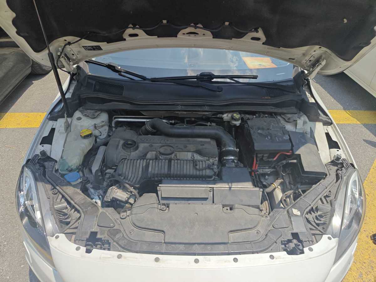 沃爾沃 V40  2014款 Cross Country T5 AWD 智雅版圖片