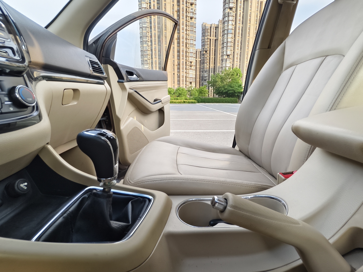 寶駿 730  2014款 1.5L 手動豪華型 7座圖片