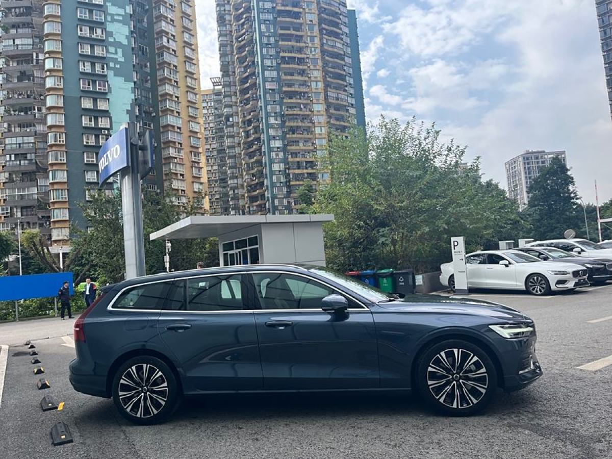 沃爾沃 V60  2024款 B5 智遠(yuǎn)豪華版圖片