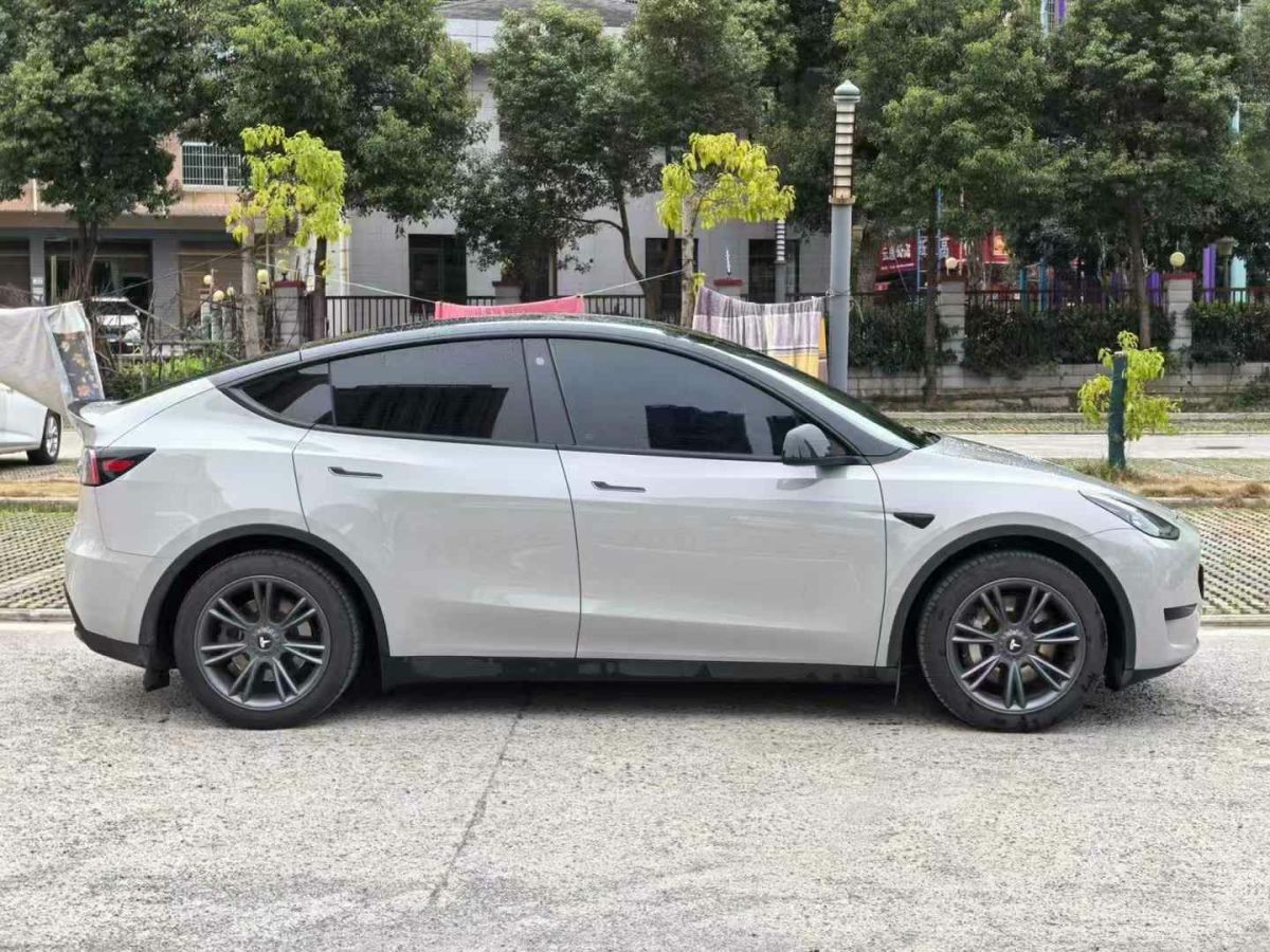 2023年1月特斯拉 Model S  2023款 三電機(jī)全輪驅(qū)動(dòng) Plaid版