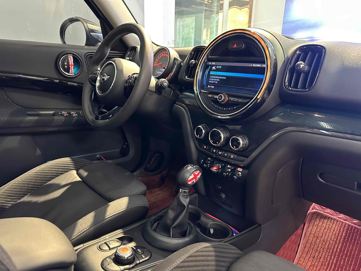 2019年7月MINI COUNTRYMAN  2018款 1.5T COOPER 藝術(shù)家