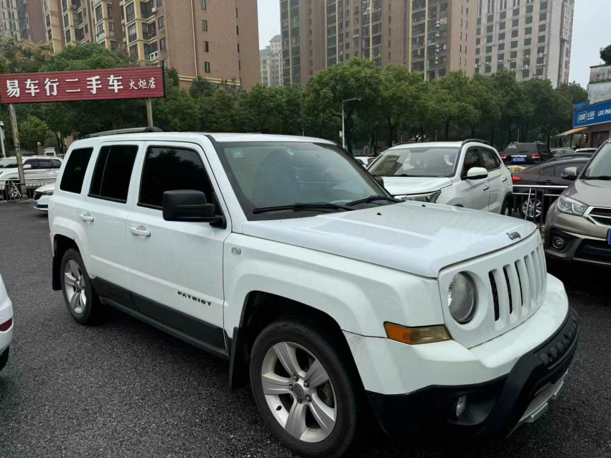 Jeep 自由客  2014款 2.0L 運動增強版圖片