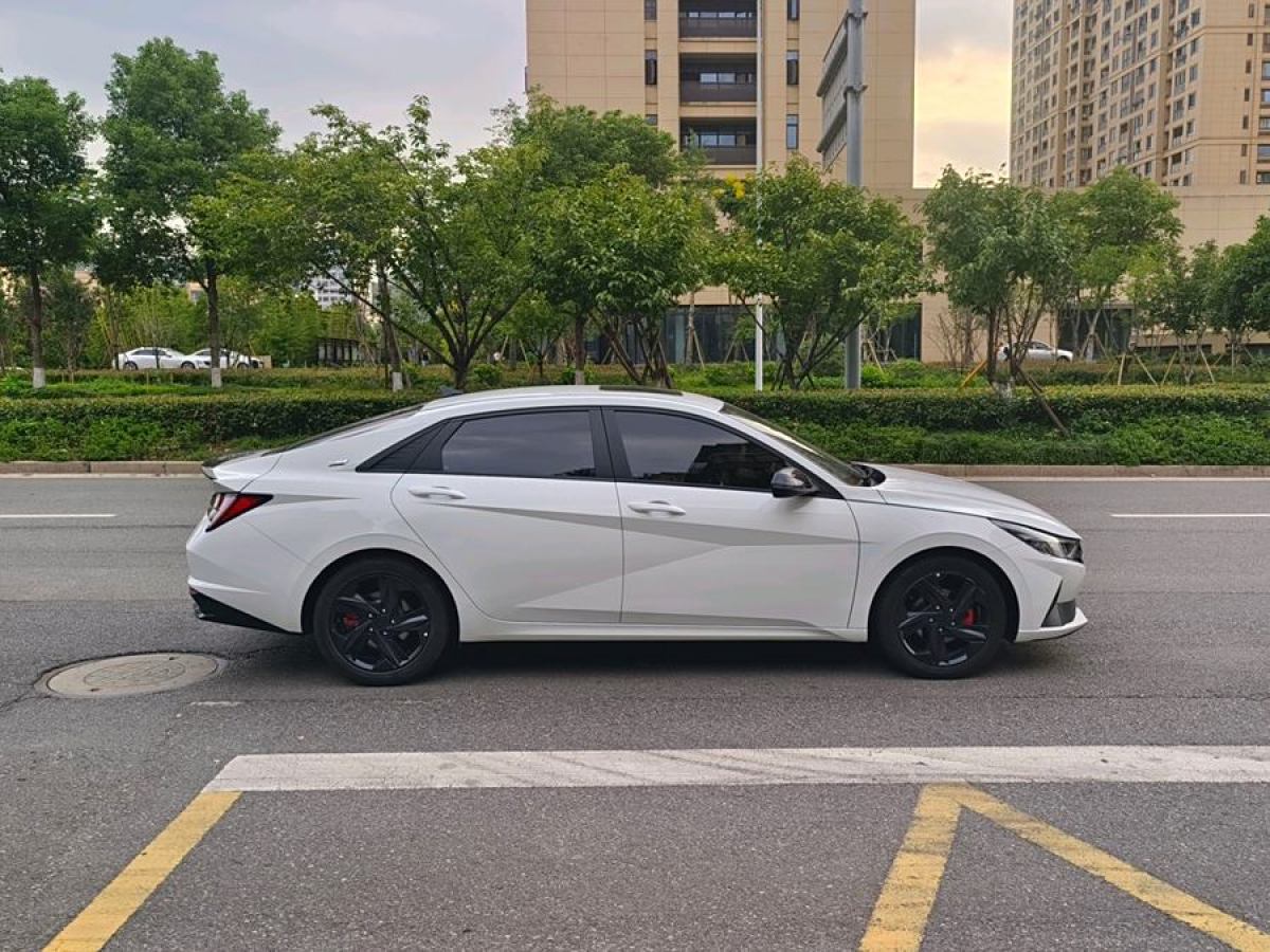 現(xiàn)代 伊蘭特  2022款 1.5L CVT LUX尊貴版圖片