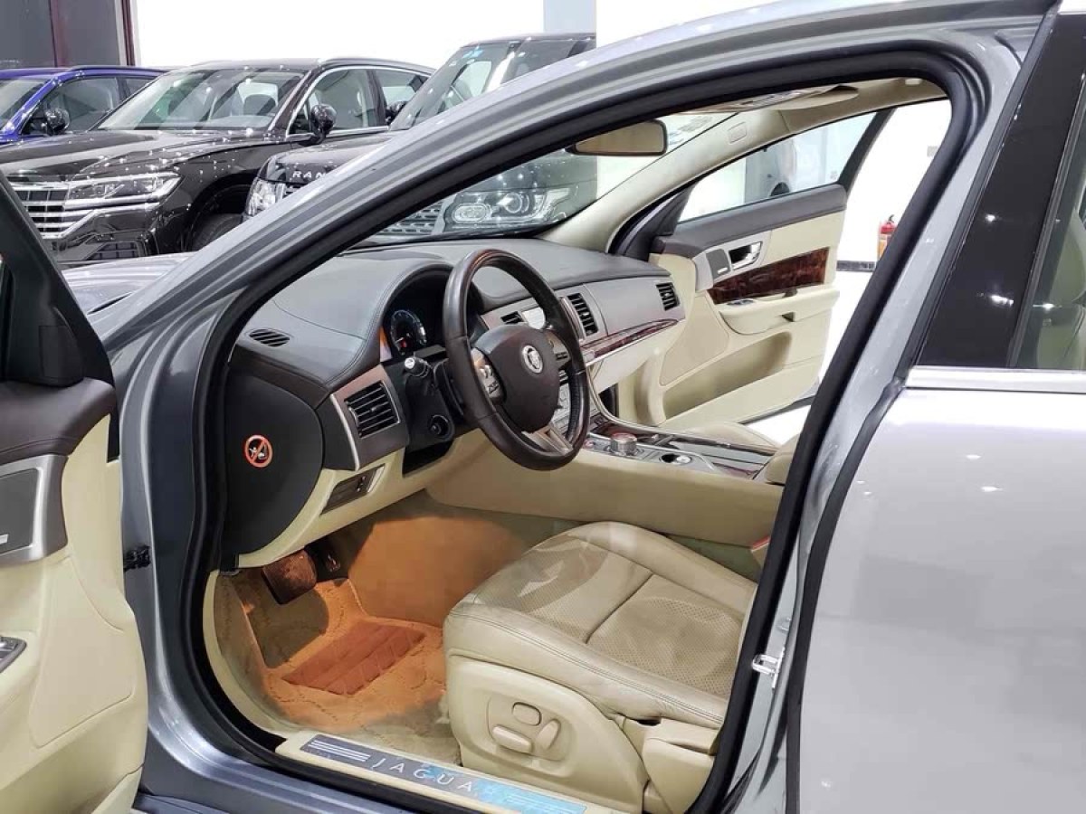 捷豹 XF  2009款 XF 3.0L V6豪華版圖片