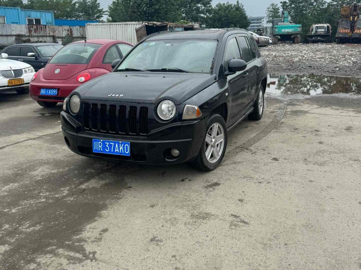 Jeep 指南者  2010款 2.4L 四驅(qū)運(yùn)動(dòng)版圖片