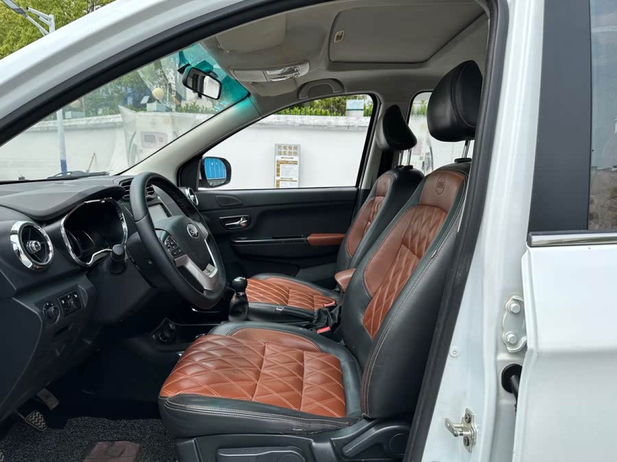 SWM斯威 X3  2017款 1.5T 手動時尚型圖片