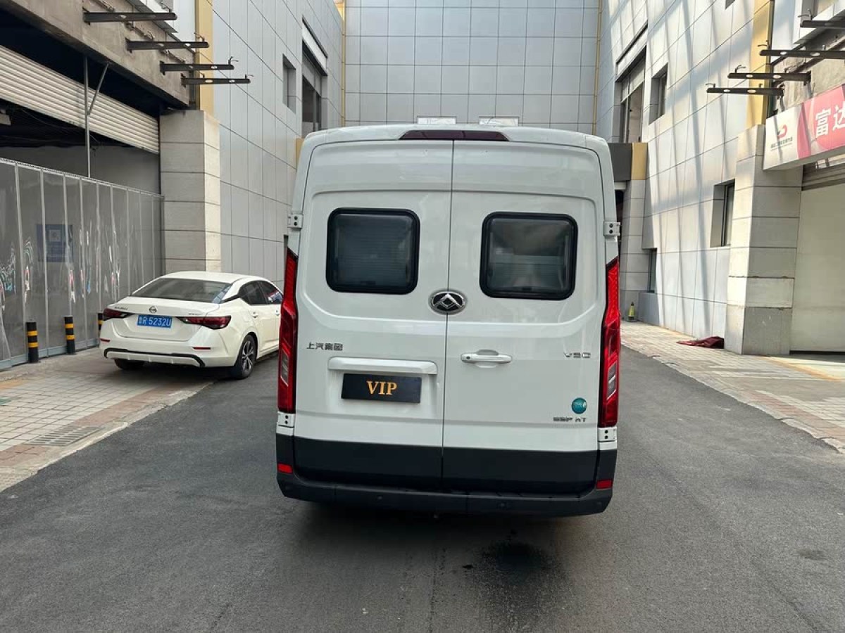 上汽大通 RV90  2021款 2.0T生活家V90自行式C型房車旗艦版小額頭橫床圖片