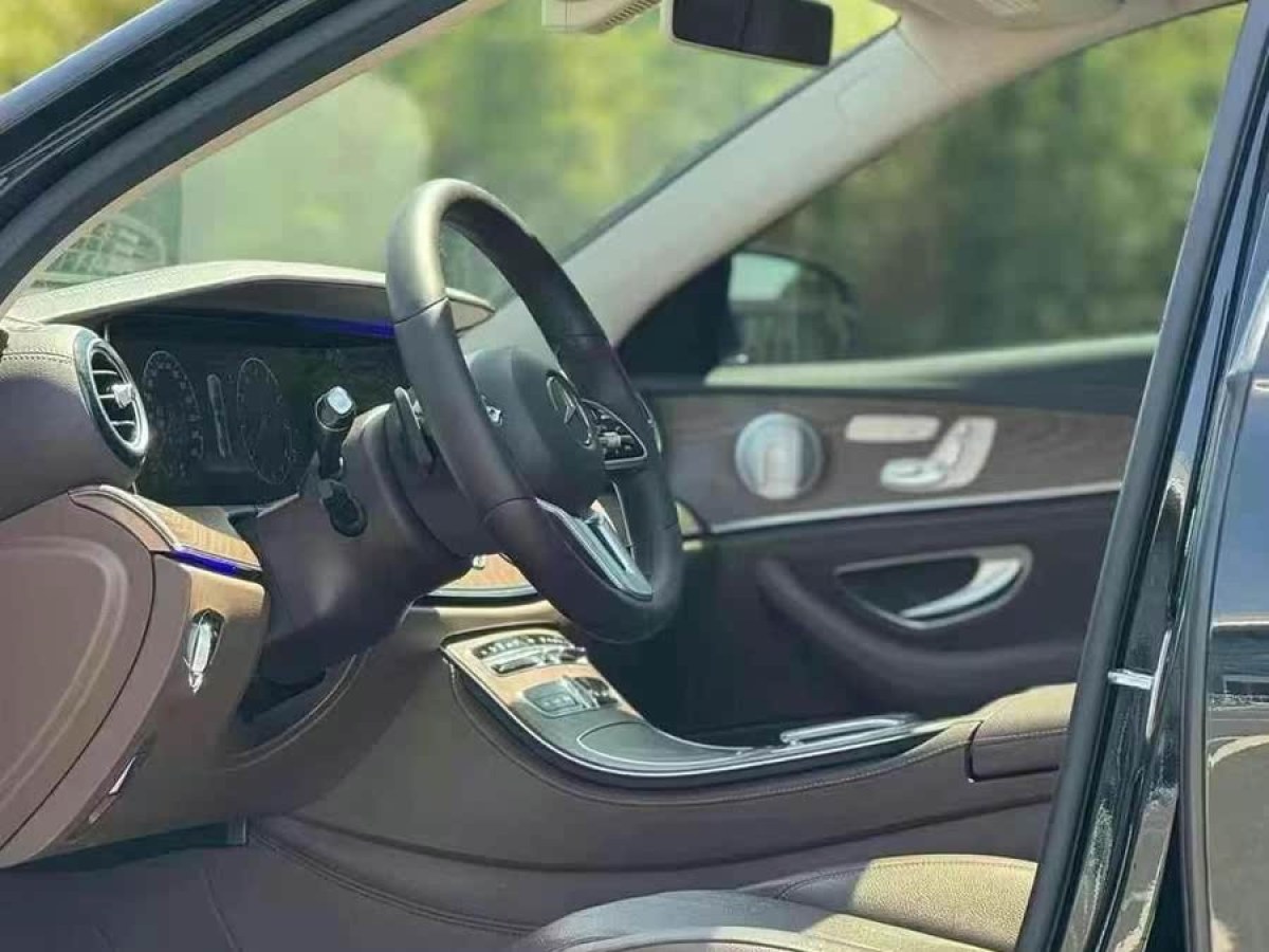 奔馳 奔馳E級(jí)  2020款 E 300 L 豪華型圖片