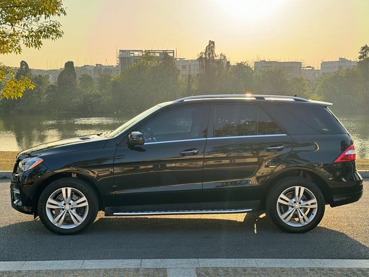 奔馳 奔馳M級(jí)  2014款 ML 350 CDI 4MATIC圖片